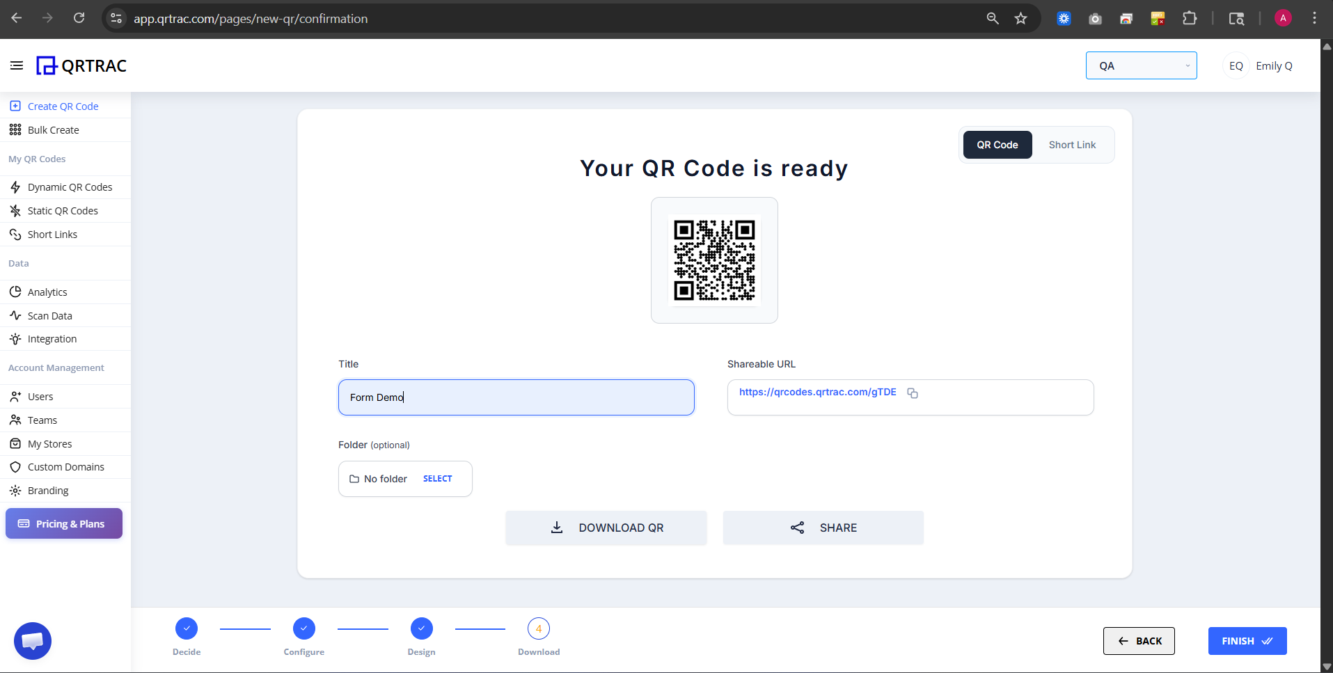 Design section with template options and form preview