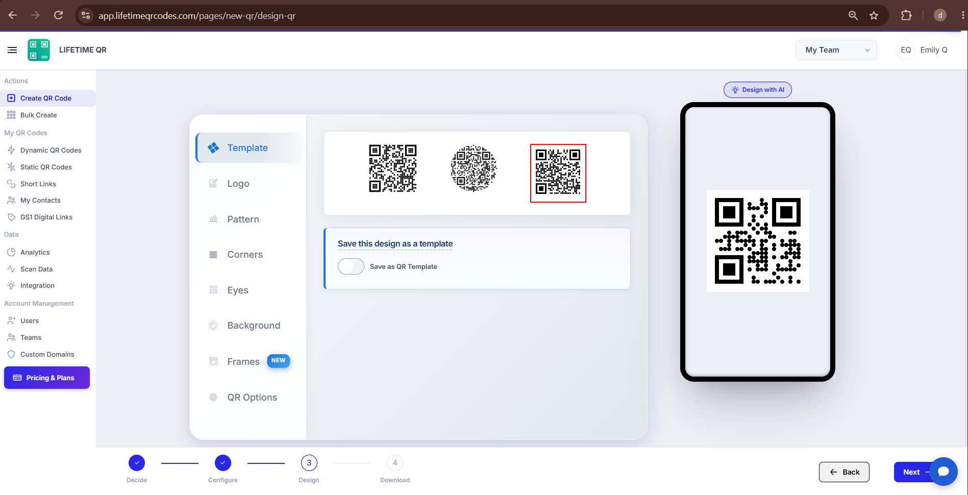 QR code design customization screen showing colors, patterns, and logo upload options